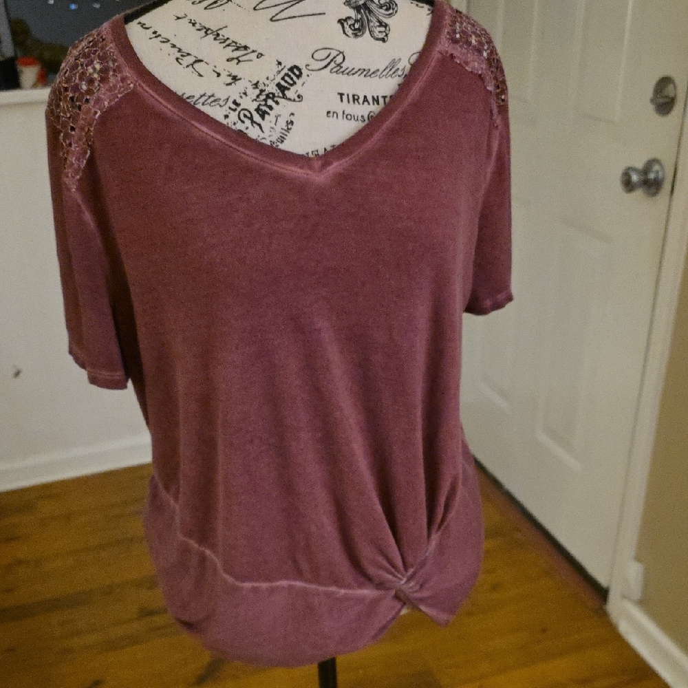 3/$20 Maurices Mauve Short Sleeve Top with Lace Detail